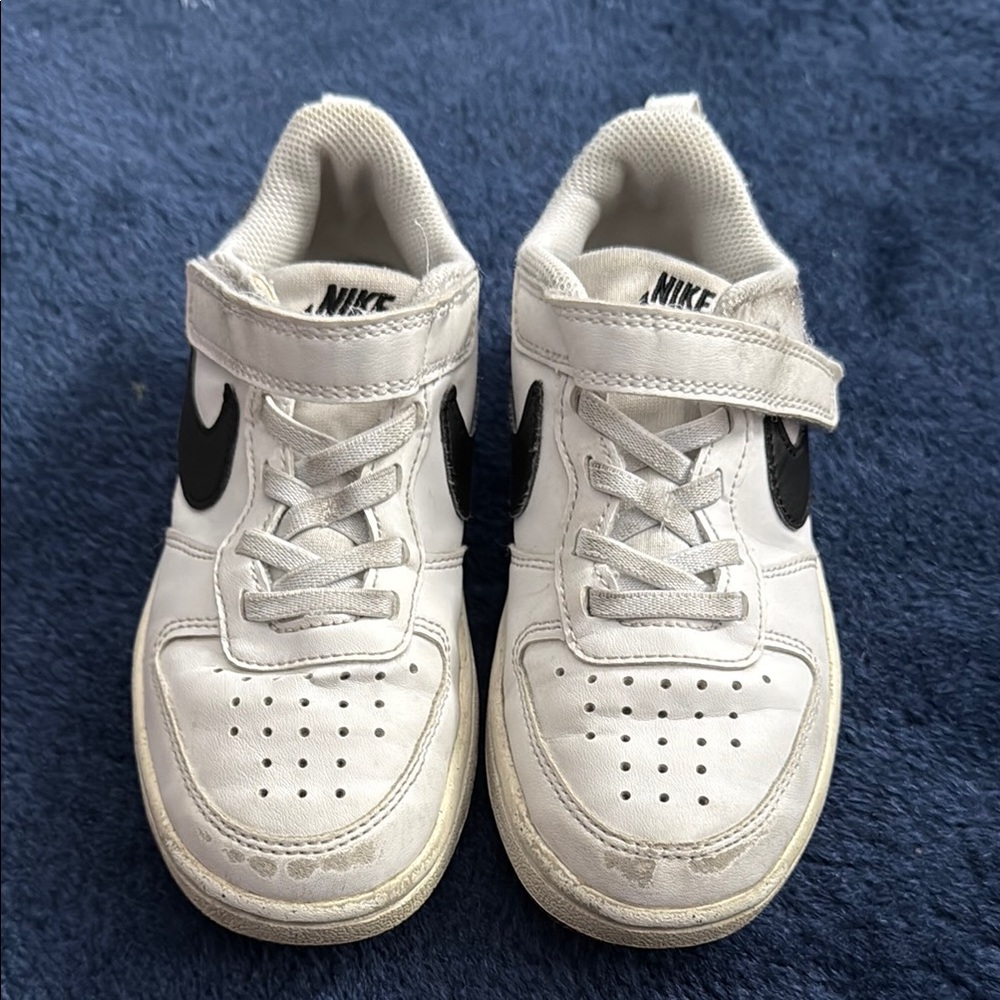 Little Boys Nike 12.5 White and Black Sneakers Classic Low-Top Design